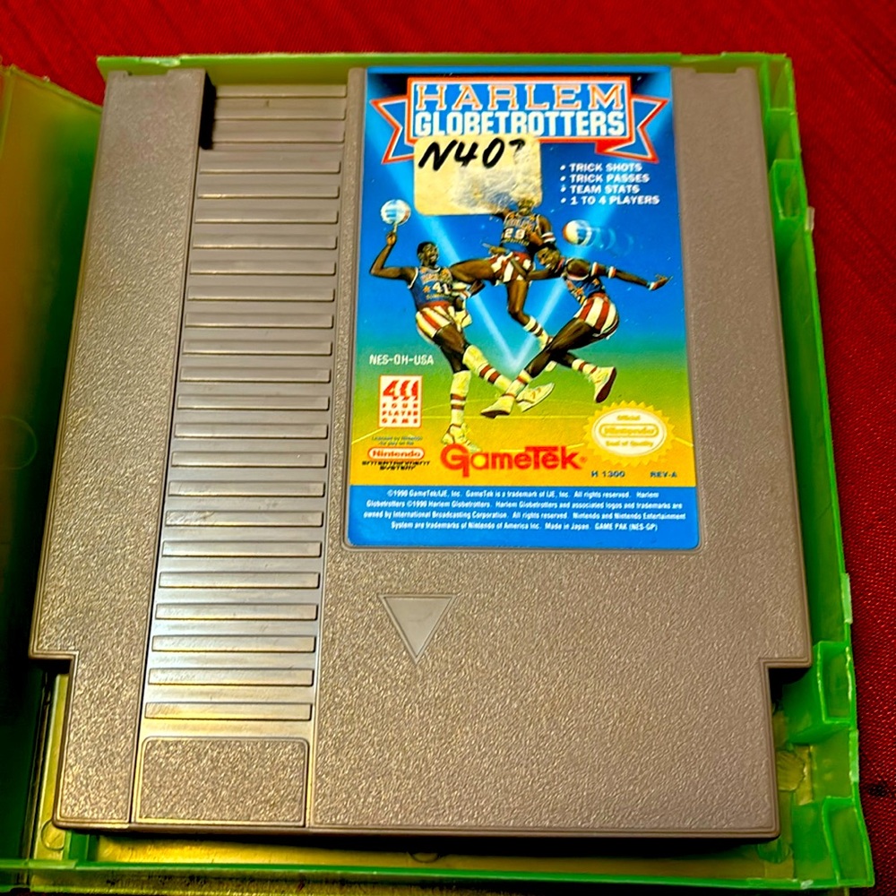 HARLEM GLOBETROTTERS NES GAME + CASE
